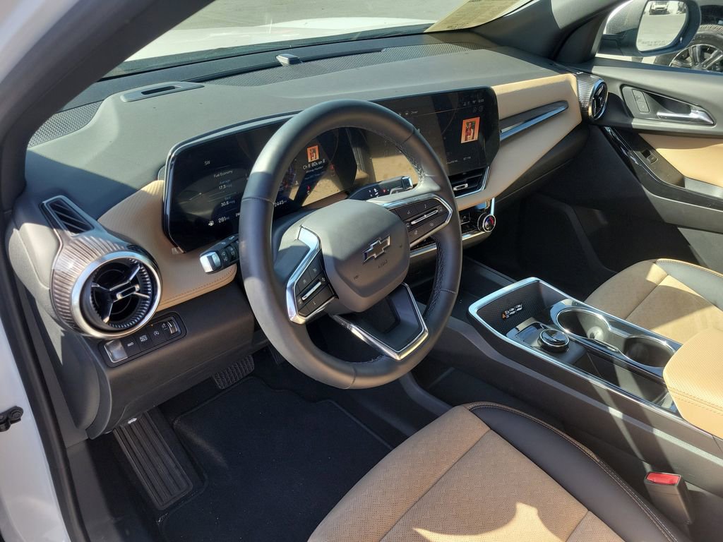 Used 2025 Chevrolet Equinox ACTIV w/ Convenience Package III image 18