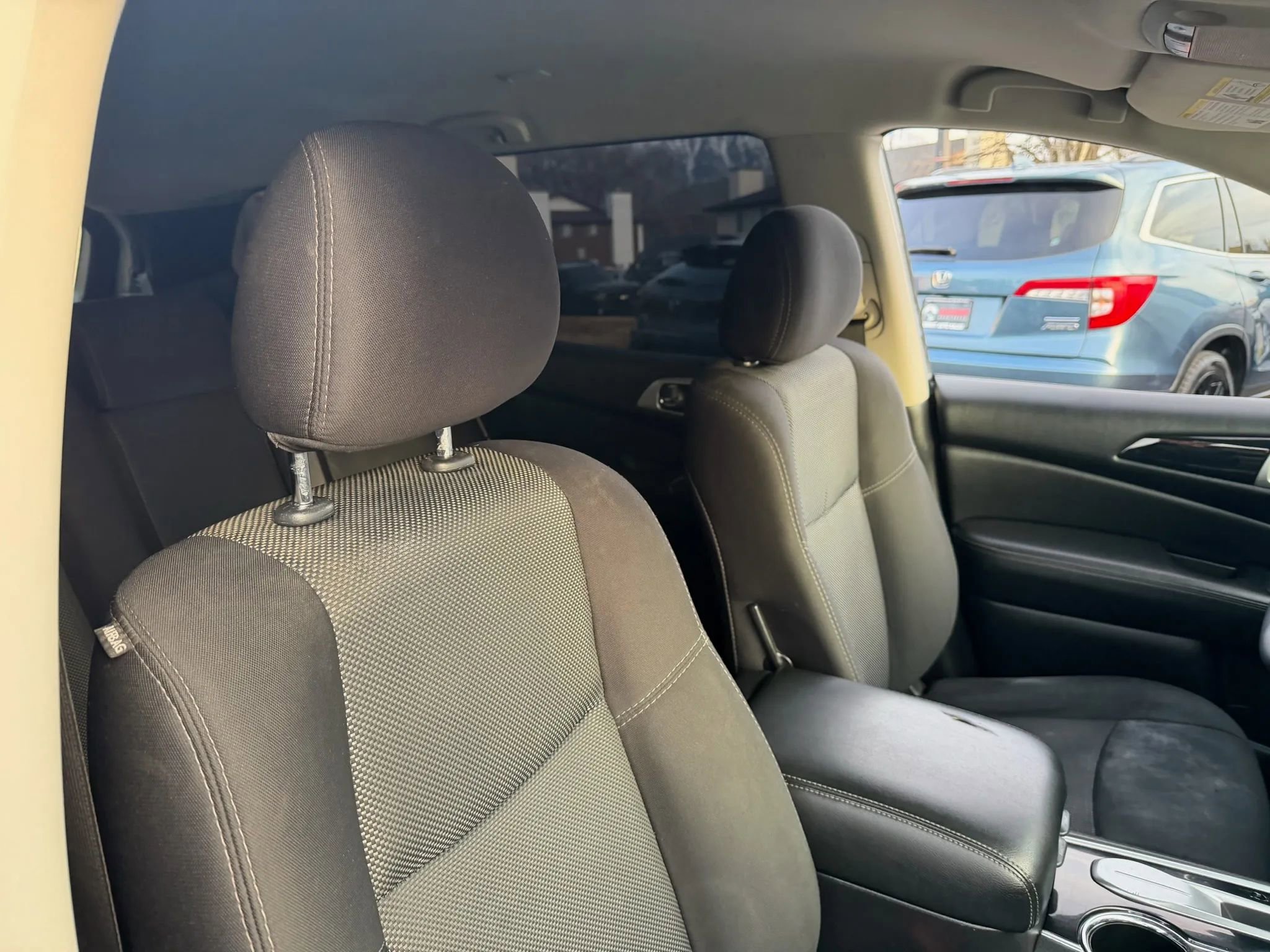 Used 2020 Nissan Pathfinder S image 24