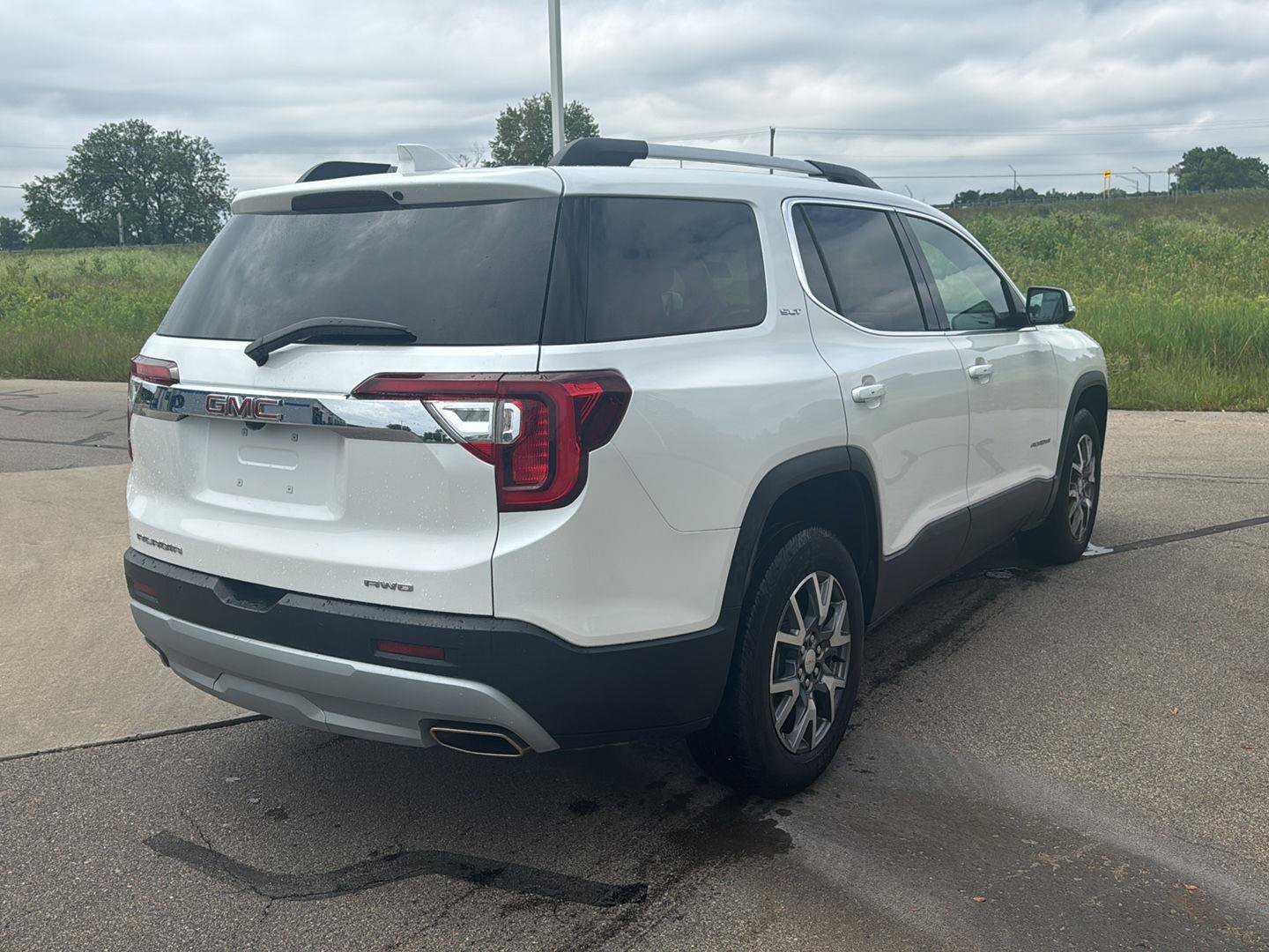 Used 2023 GMC Acadia SLT w/ Preferred Package AWD/4WD image 5