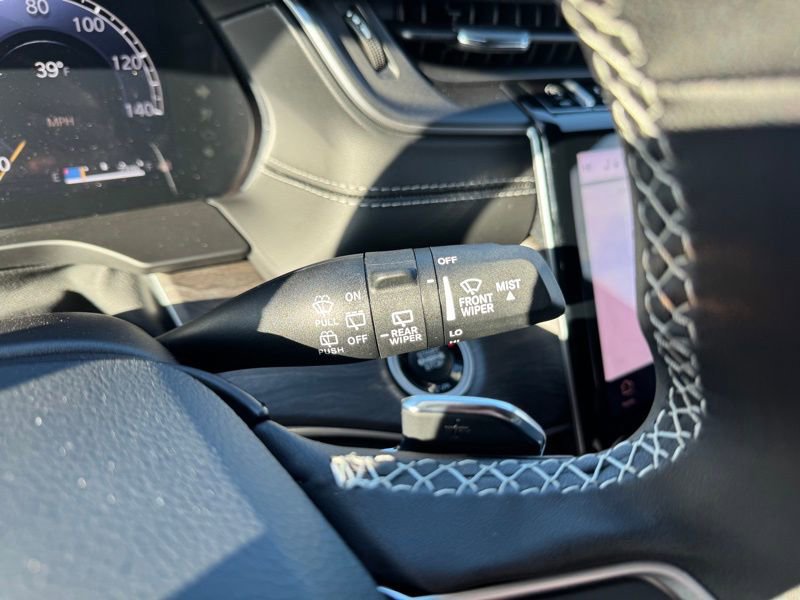 New 2025 Jeep Grand Cherokee Limited w/ Luxury Tech Group II image 31