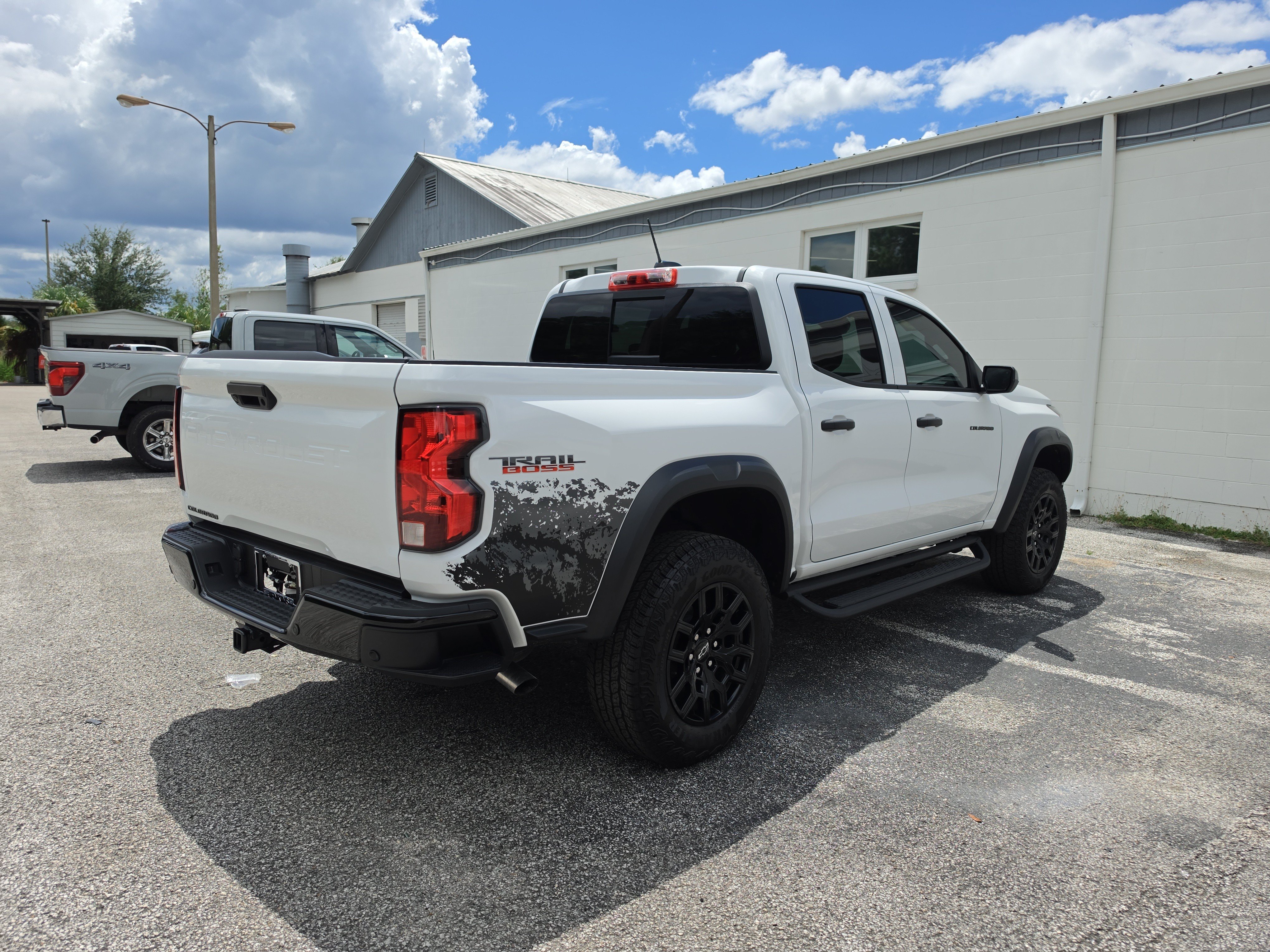 Used 2026 Chevrolet Colorado Trail Boss w/ LPO, Bronce Accent Package AWD/4WD image 3
