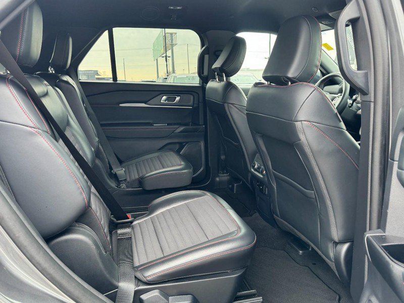 Used 2025 Ford Explorer ST-Line image 13