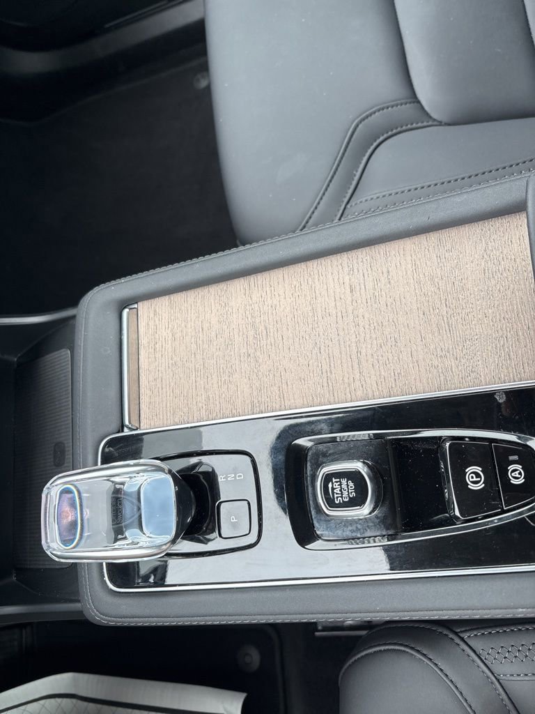 Certified 2025 Volvo XC90 B5 Plus AWD/4WD image 29