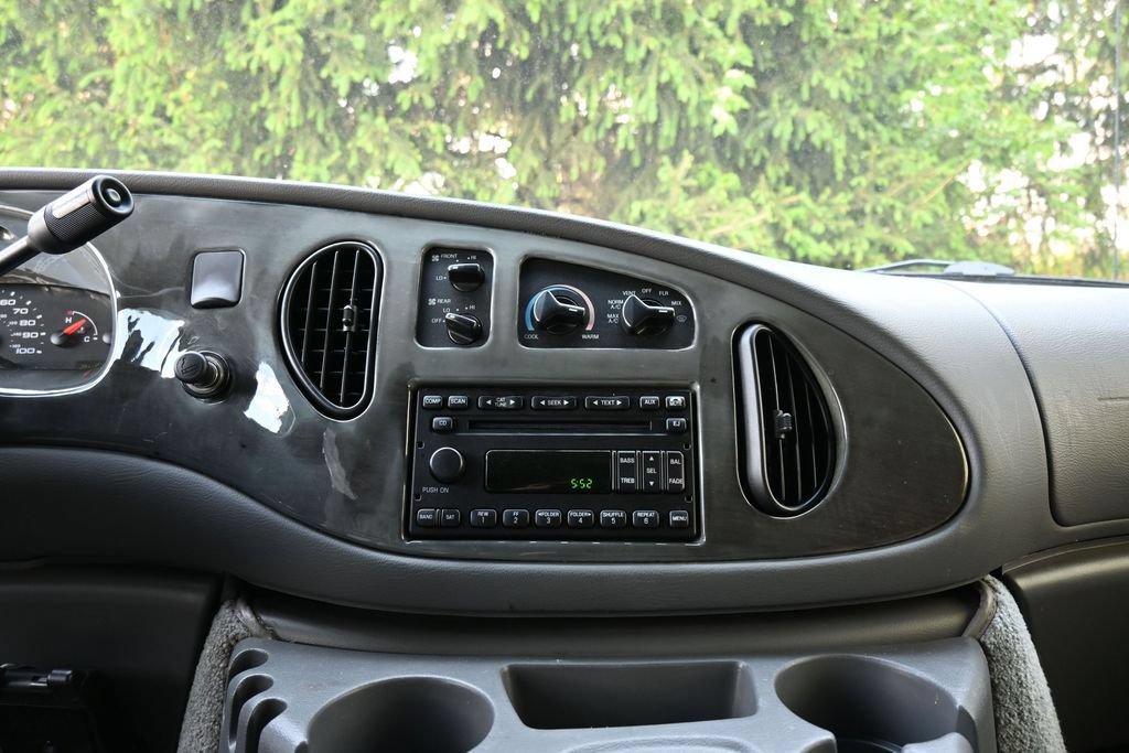 Used 2006 Ford E-150 and Econoline 150 RWD image 26