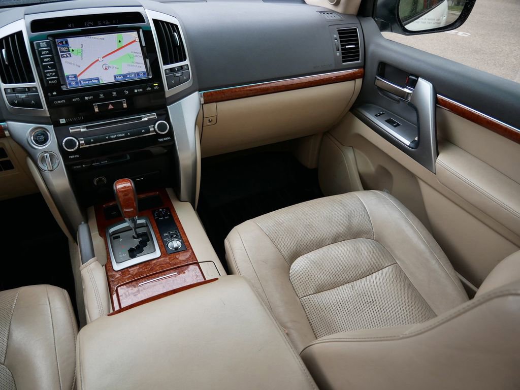 Used 2015 Toyota Land Cruiser image 45