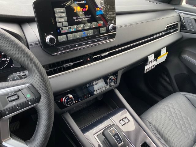 New 2025 Mitsubishi Outlander SEL Black Edition AWD/4WD image 17