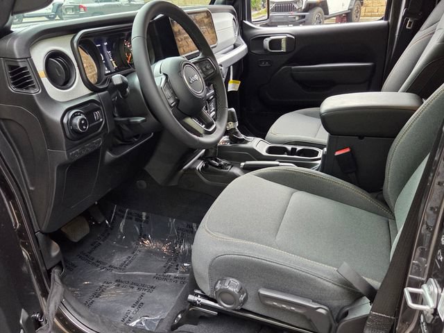 Used 2025 Jeep Gladiator Sport AWD/4WD image 15