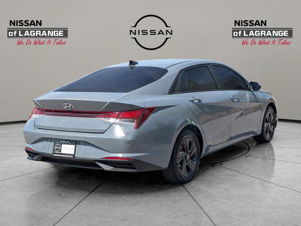 Used 2022 Hyundai Elantra SEL w/ Cargo Package image 5