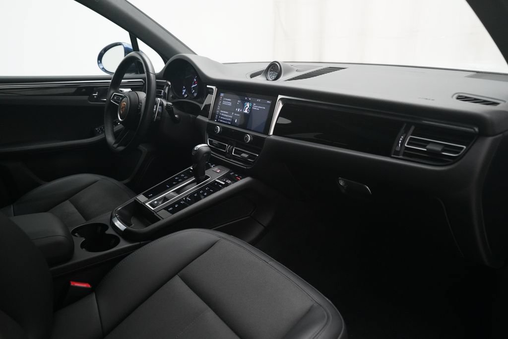 Certified 2022 Porsche Macan AWD/4WD image 25