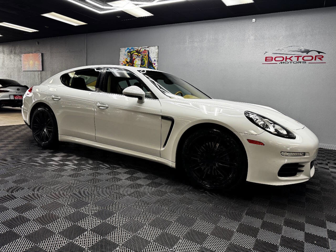 Used 2015 Porsche Panamera 4 image 1