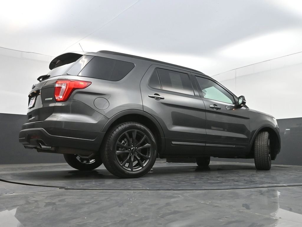 Used 2018 Ford Explorer XLT w/ Equipment Group 202A image 29