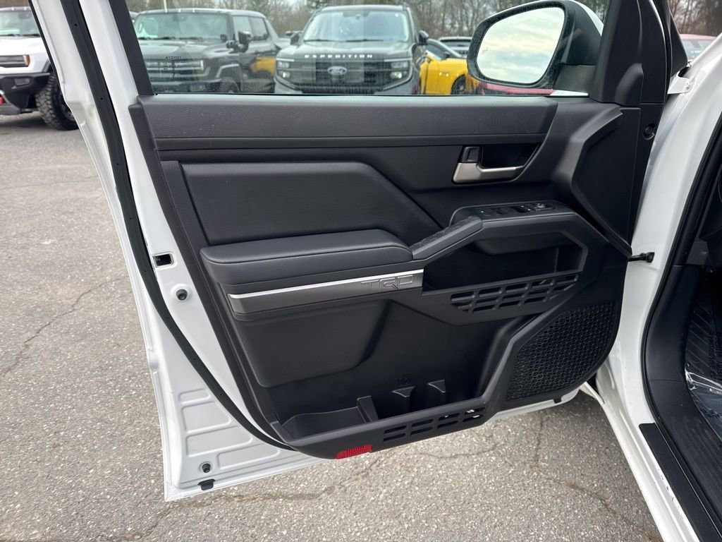 Used 2025 Toyota Tacoma TRD Off-Road image 24