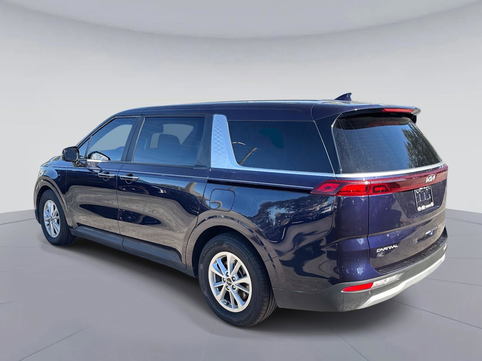 Used 2024 Kia Carnival LX image 5