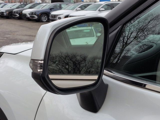Used 2022 Toyota Highlander LE image 10