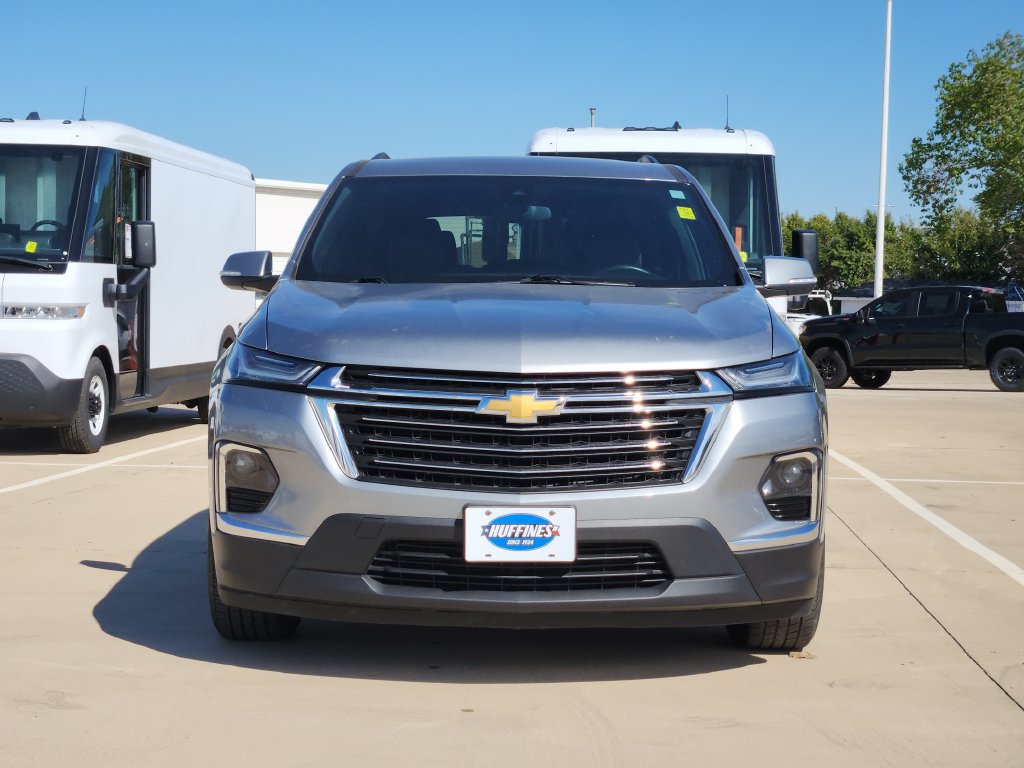 Used 2023 Chevrolet Traverse LT FWD image 2
