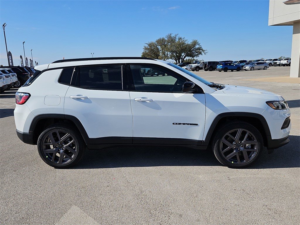 New 2026 Jeep Compass Latitude image 8