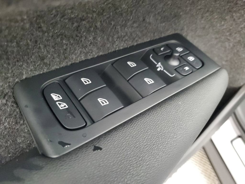Used 2026 Volvo XC40 B5 Ultra w/ Protection Package Premier image 22