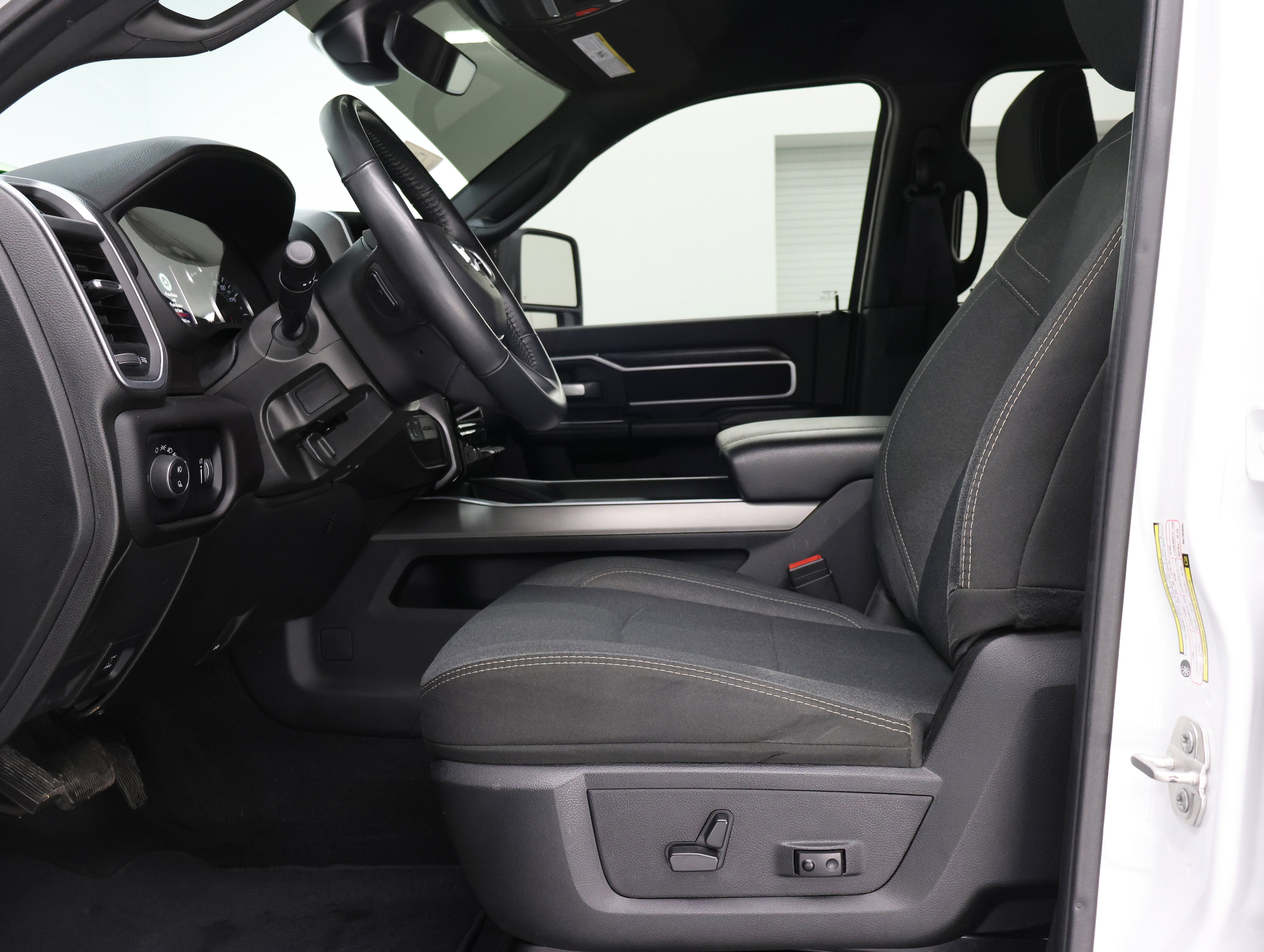 Used 2024 RAM 3500 Big Horn w/ Sport Appearance Package image 8