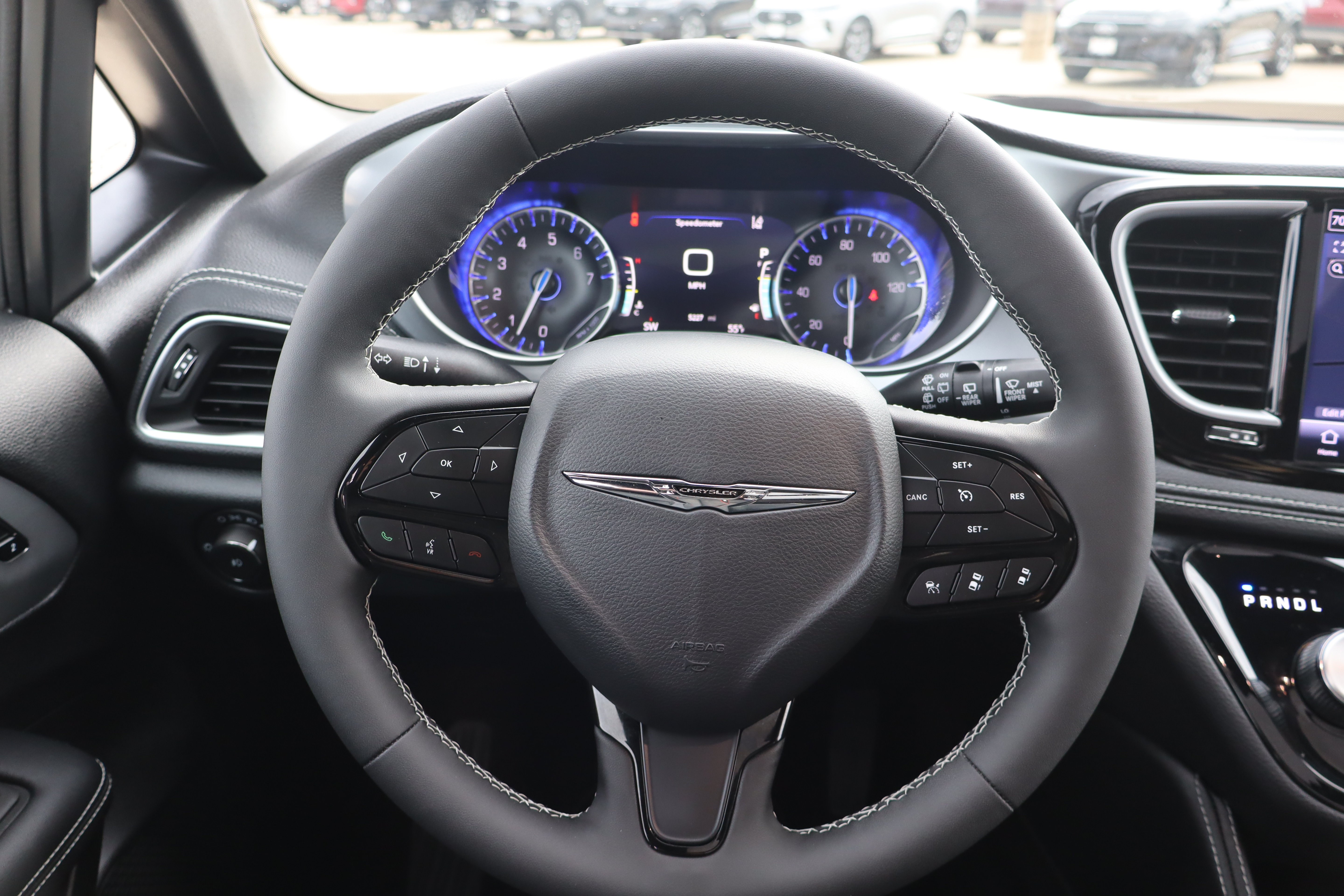 Used 2025 Chrysler Pacifica Limited FWD image 16