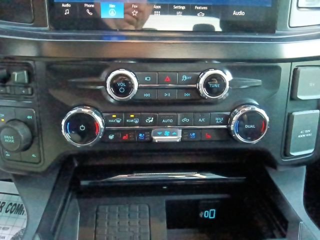 New 2026 Ford F250 Lariat w/ Black Appearance Package image 24