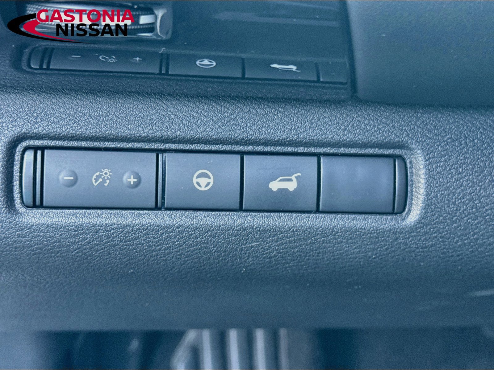 Used 2025 Nissan Pathfinder SV FWD image 13