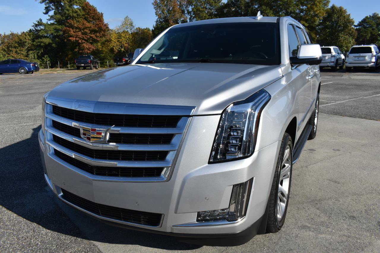 Used 2016 Cadillac Escalade Luxury AWD/4WD image 2