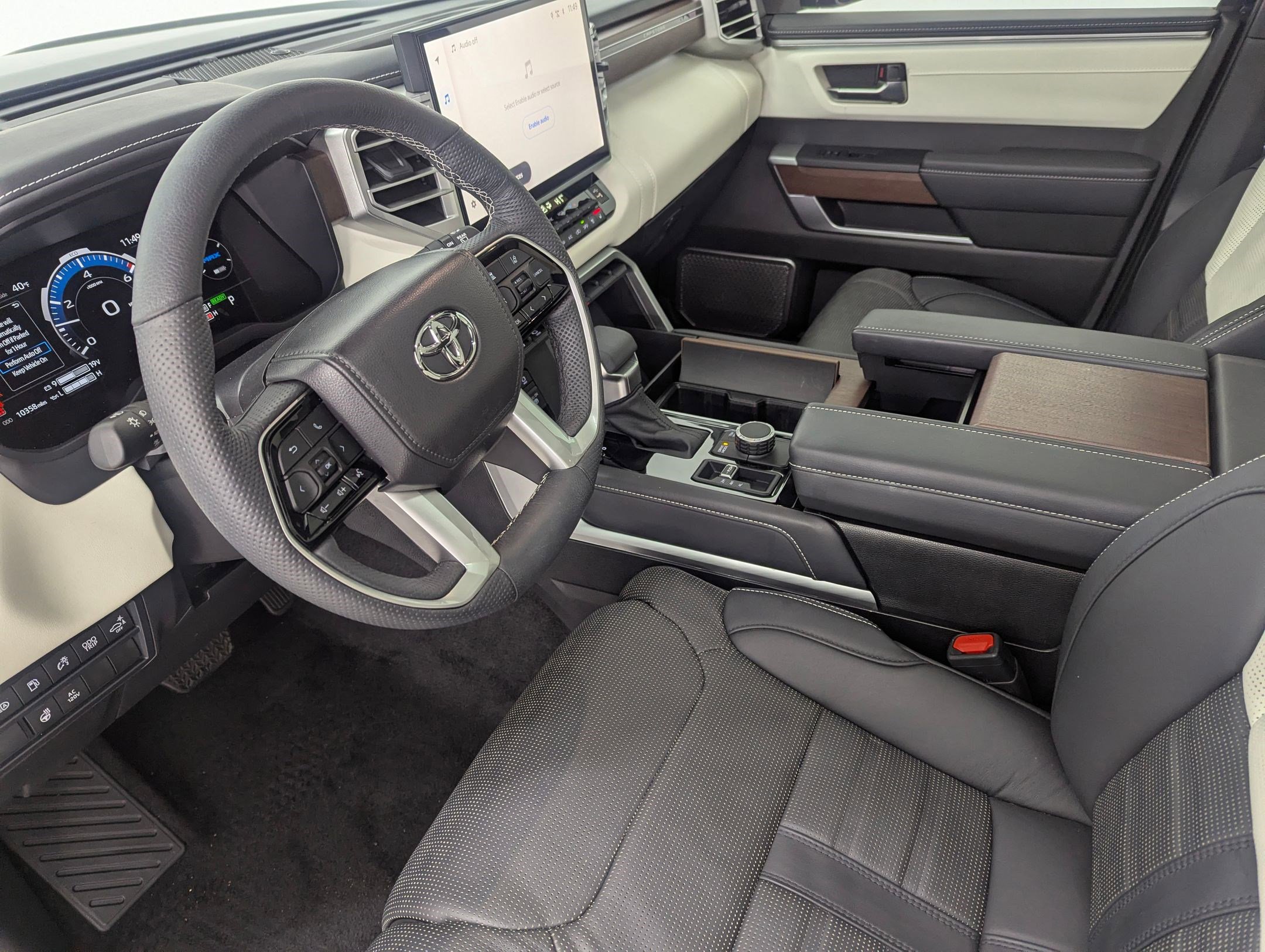 Used 2025 Toyota Sequoia Capstone image 4