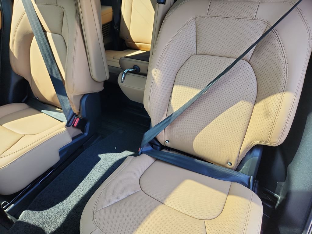 New 2026 Land Rover Defender 130 X-Dynamic SE image 24