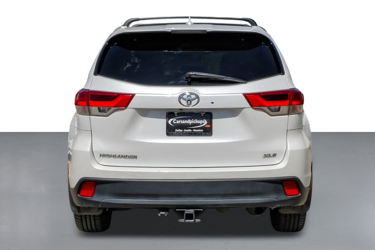 Used 2018 Toyota Highlander XLE FWD image 8