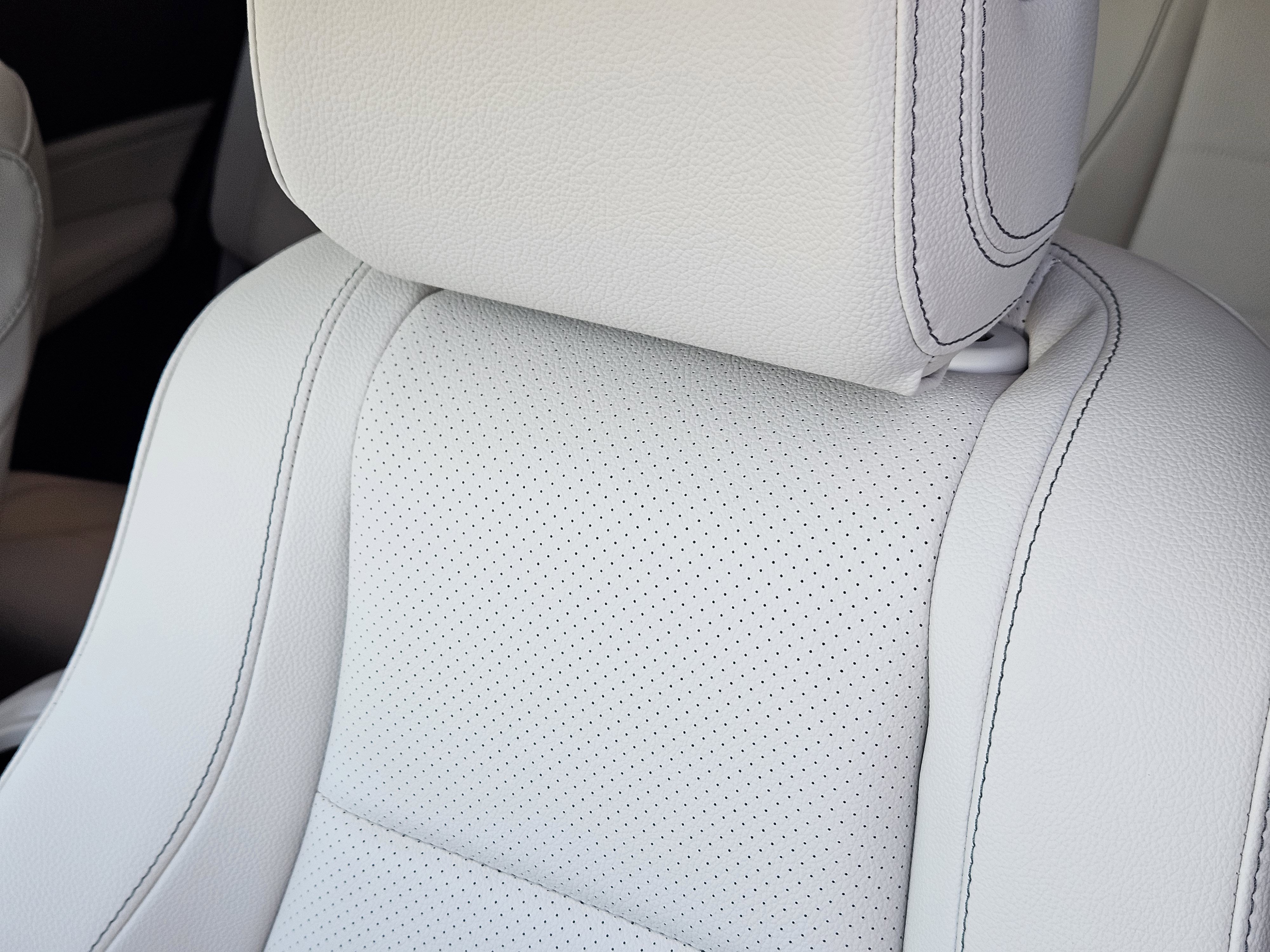 Certified 2025 Mercedes-Benz GLS 450 4MATIC image 14