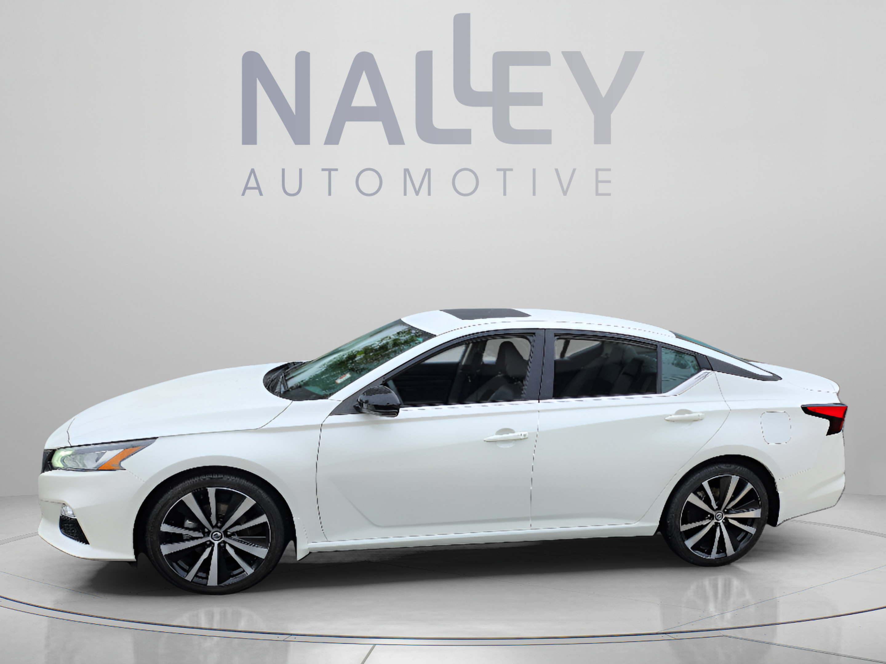 Used 2021 Nissan Altima 2.5 SR w/ SR Premium Package FWD image 2