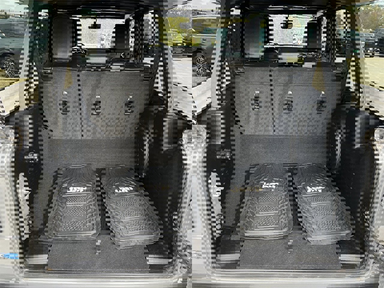 Used 2022 Jeep Wrangler Unlimited Sahara w/ Cold Weather Group image 27