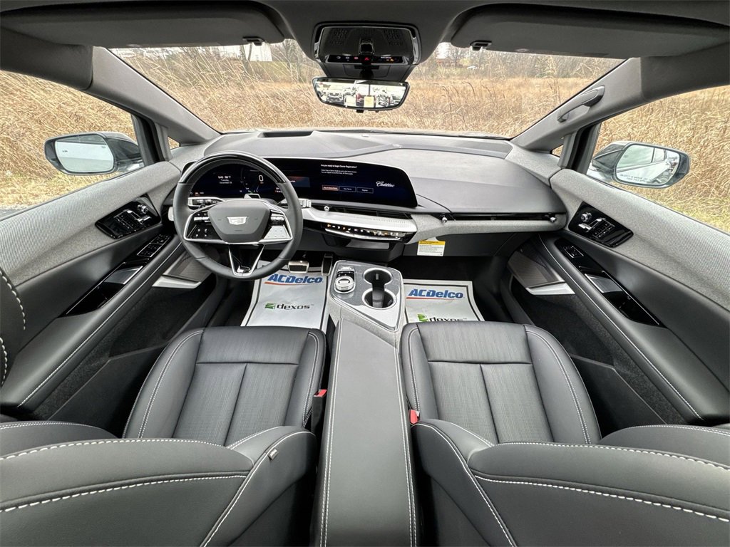 New 2026 Cadillac Optiq Luxury 2 image 21