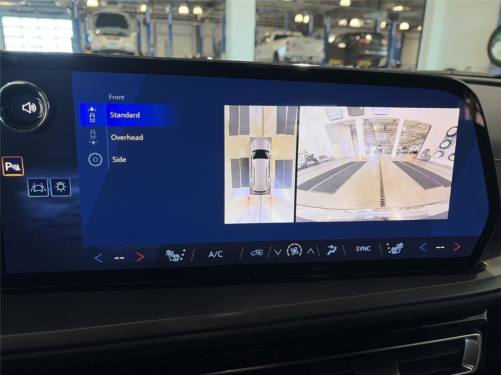 New 2026 Chevrolet Traverse LT w/ Driver Confidence Package image 21