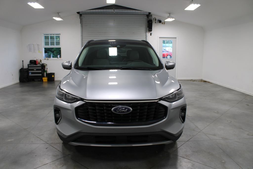 Used 2023 Ford Escape Platinum AWD/4WD image 3