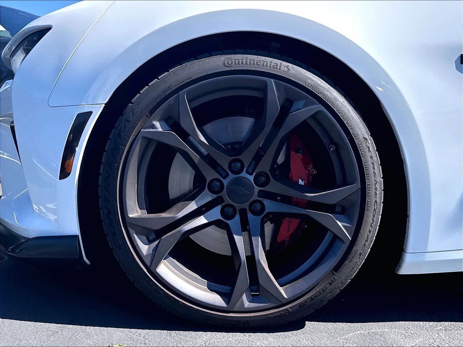 Used 2017 Chevrolet Camaro SS RWD image 30