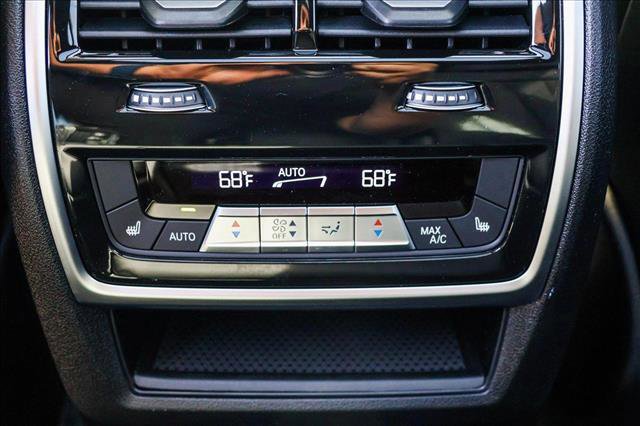 Used 2025 BMW X7 M60i w/ Executive Package image 23