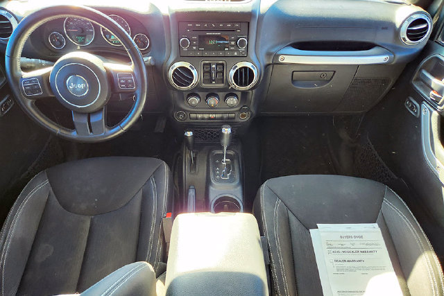 Used 2017 Jeep Wrangler Unlimited Sahara w/ Connectivity Group AWD/4WD image 7