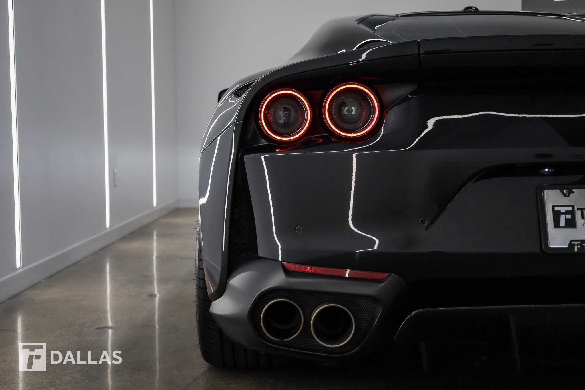 Used 2018 Ferrari 812 Superfast RWD image 10