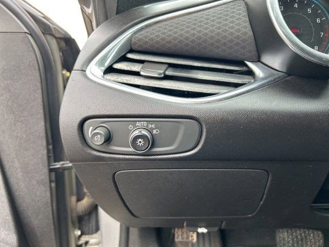 Used 2017 Chevrolet Malibu LT image 19