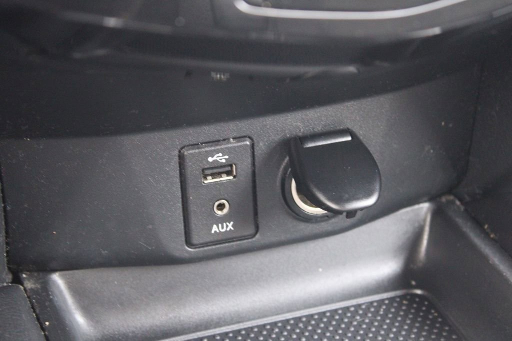 Used 2016 Nissan Rogue SV image 35