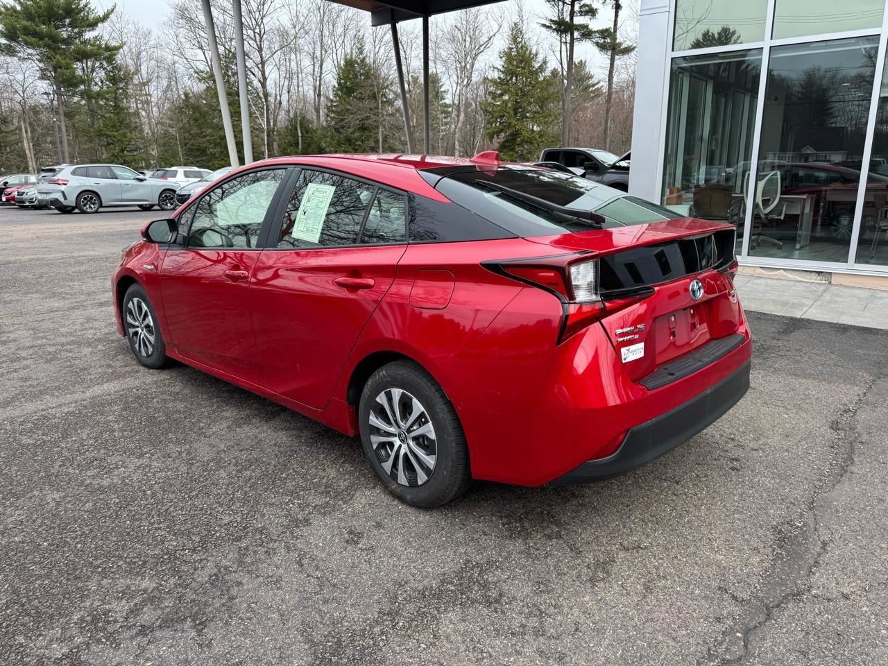 Used 2021 Toyota Prius XLE AWD/4WD image 3