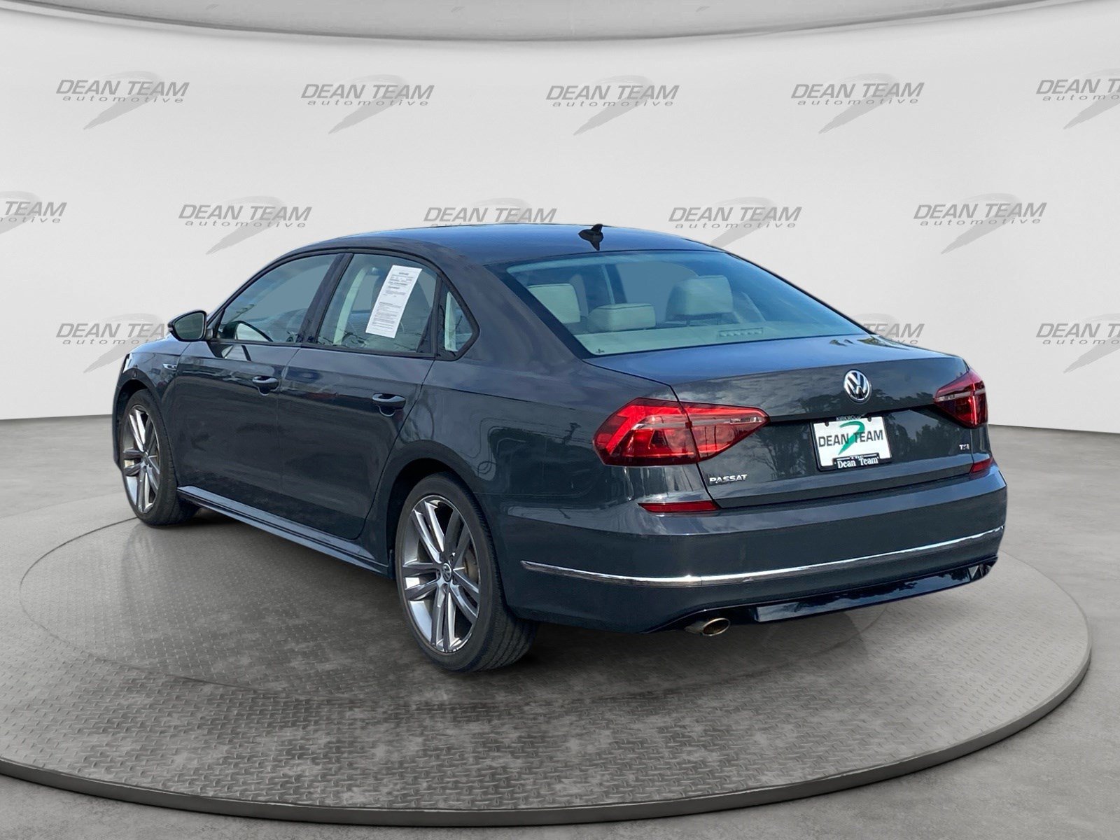 Used 2018 Volkswagen Passat 2.0T R-Line FWD image 6