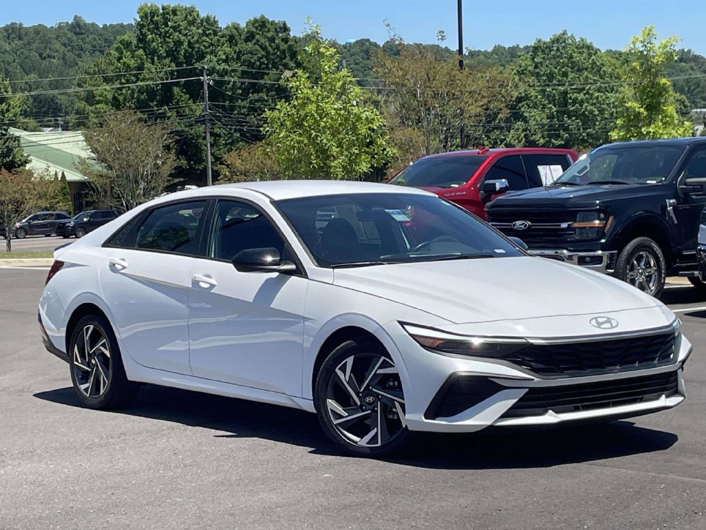 Used 2025 Hyundai Elantra Sport FWD image 1