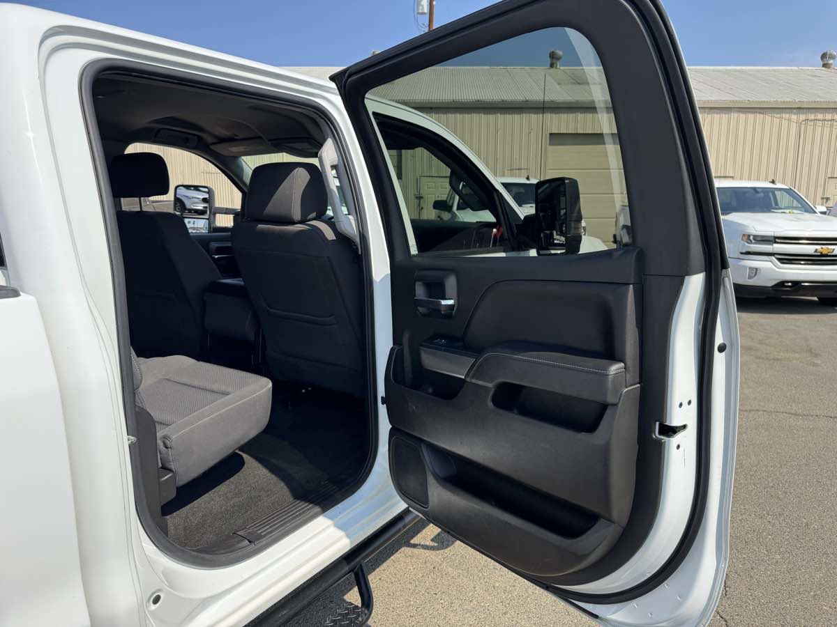 Used 2018 Chevrolet Silverado 1500 LT w/ Trailering Package AWD/4WD image 21