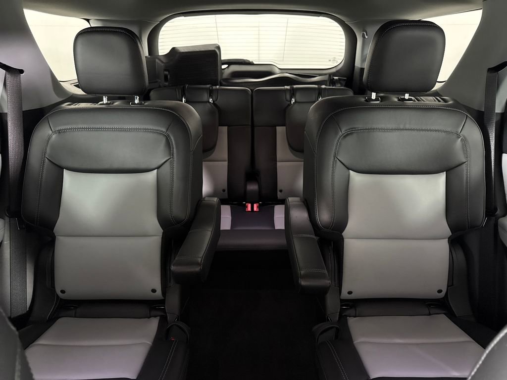 Used 2022 Ford Explorer XLT w/ Equipment Group 202A image 15