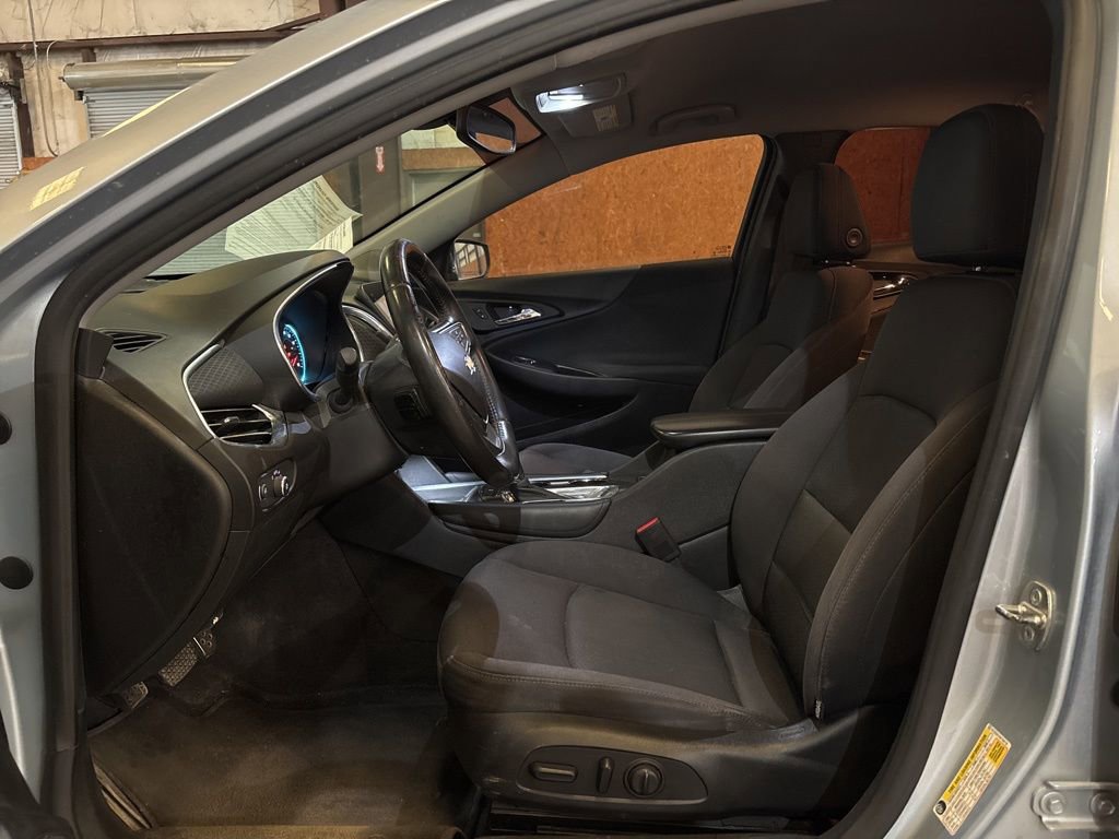 Used 2017 Chevrolet Malibu LT image 12