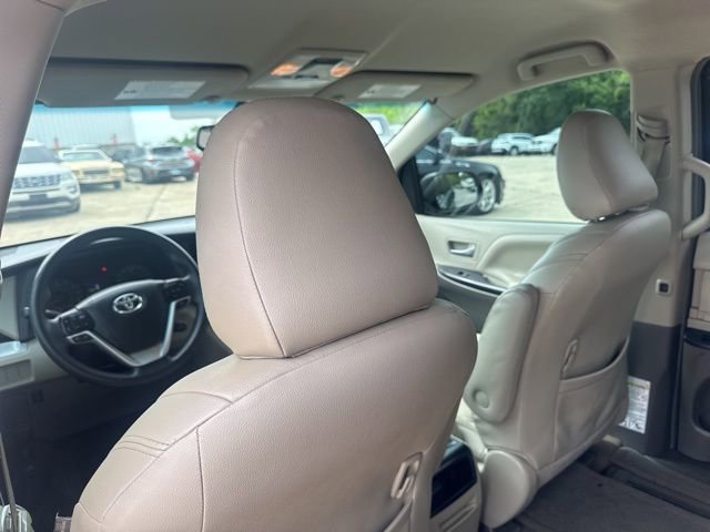 Used 2015 Toyota Sienna LE FWD image 13