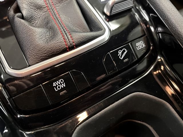 Used 2025 Jeep Compass Trailhawk w/ Trailhawk Elite Group image 32