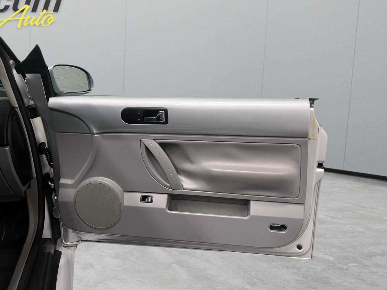 Used 2007 Volkswagen Beetle Convertible w/ Package 1 image 37